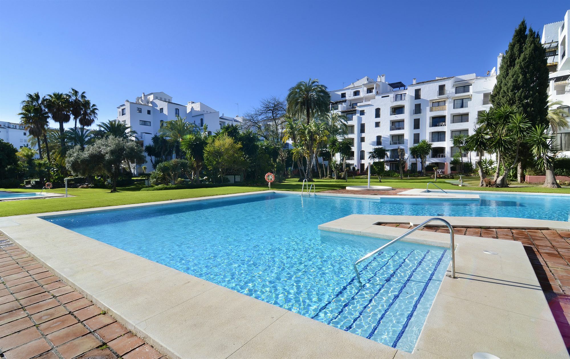 Club Jardines Del Puerto Apartment Marbella Exterior photo