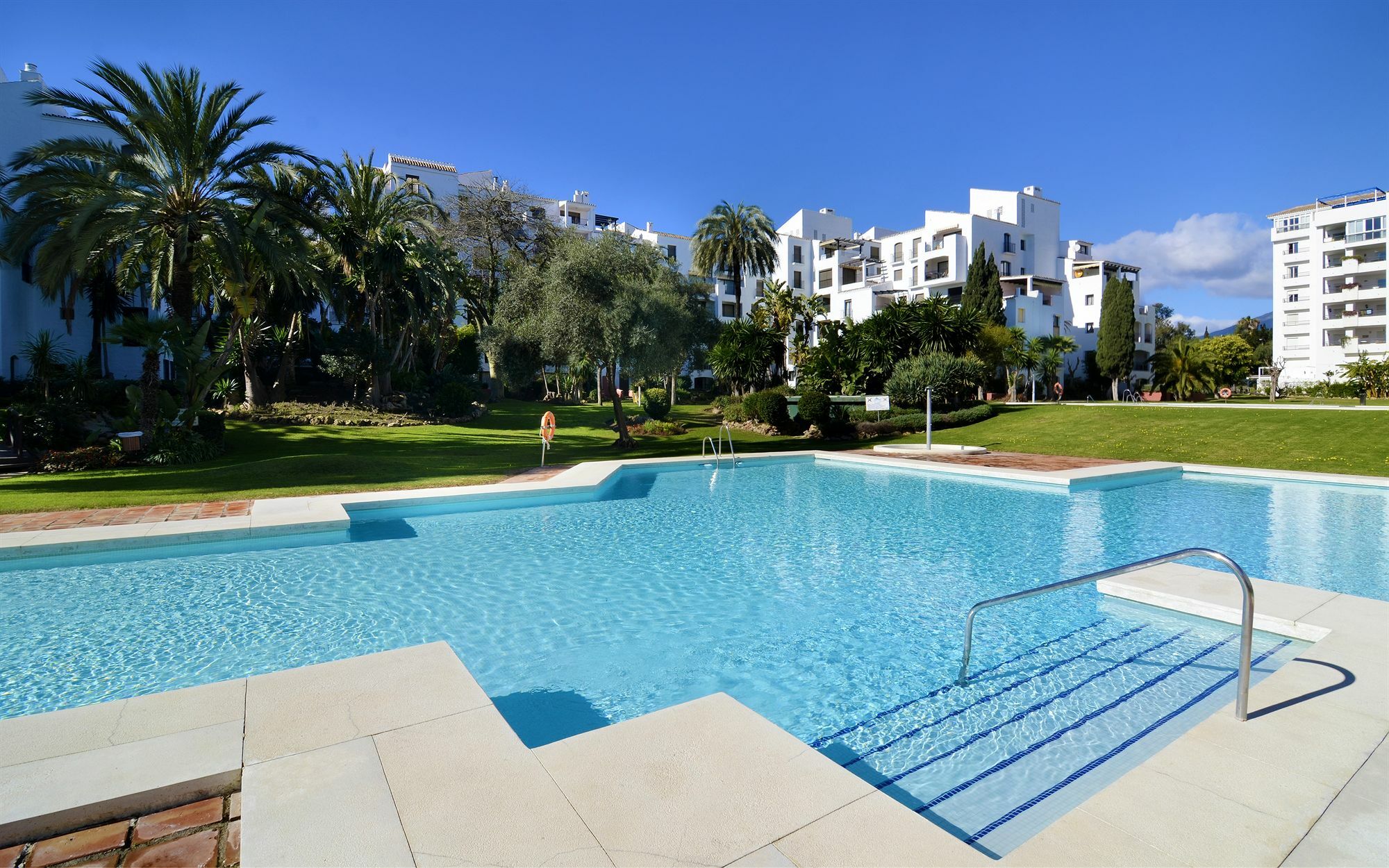 Club Jardines Del Puerto Apartment Marbella Exterior photo